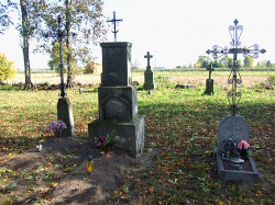 szolucha.w 
Stare groby na cmentarzu w Nosowie 
2013-01-30 21:21:50