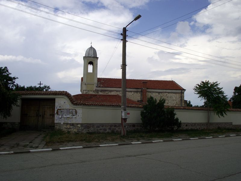 храм "Света Троица" в с.Бенковски, обл. Пловдив   