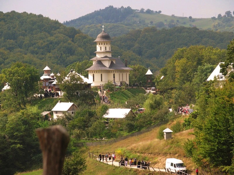 Pelerini la mănăstirea Afteia - jud. Alba