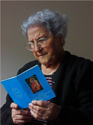 felix 
Reading the Akathist to Holy Mother  Gorgoipekoos - Читање Акатиста   
2013-06-13 19:56:15