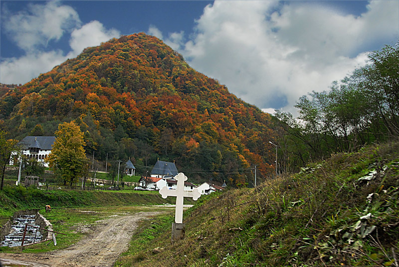 Манастир св. Тројице, Сасе