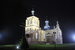 jarek1 
Orthodox church in Królowy Most by night  
2013-12-15 23:01:52