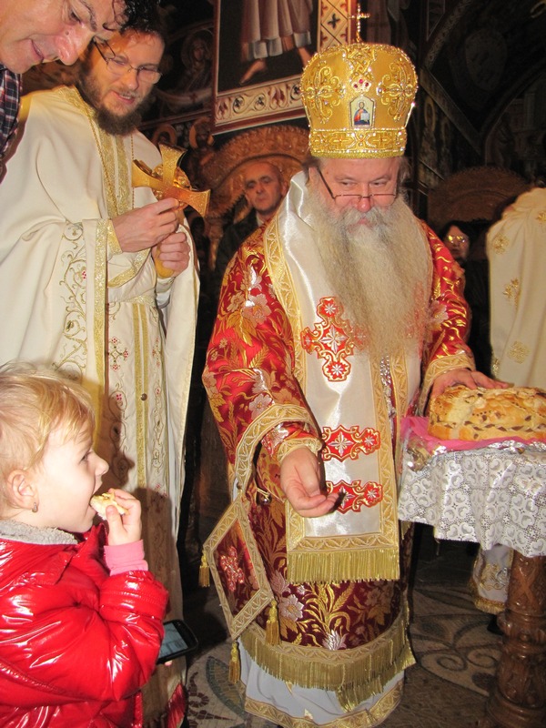 Христос је међу нама!