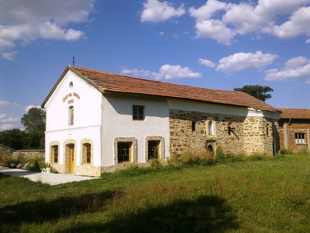 Църква ”Света Петка” (1868) – село Бобораци, България.