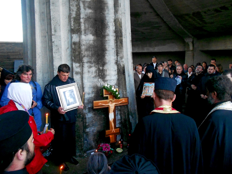 Помен жртвама  у Јасеновцу 