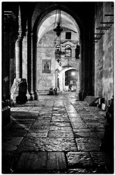 inistea 
At the Church of the Holy Sepulchre 
2015-10-12 21:26:14