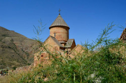 slavoubl 
Manastir Noravank  
2016-01-16 11:00:17