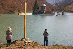 felix 
The prayer before the submerged church-Молитва пред потопљеном црквом 
2016-03-18 07:39:50