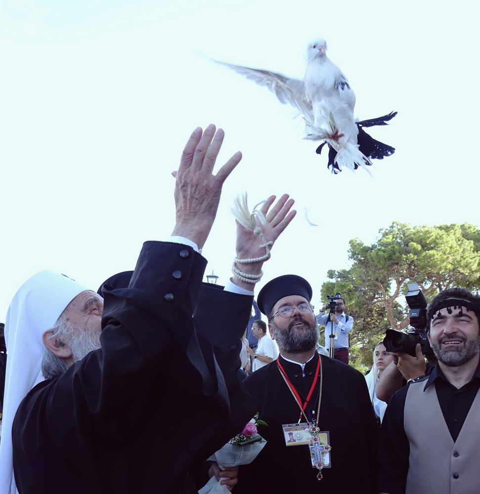 Serbian Patriarch Ireneos with the dove