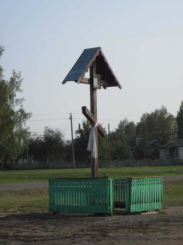 Крыж на ўездзе ў Стары Крупец.