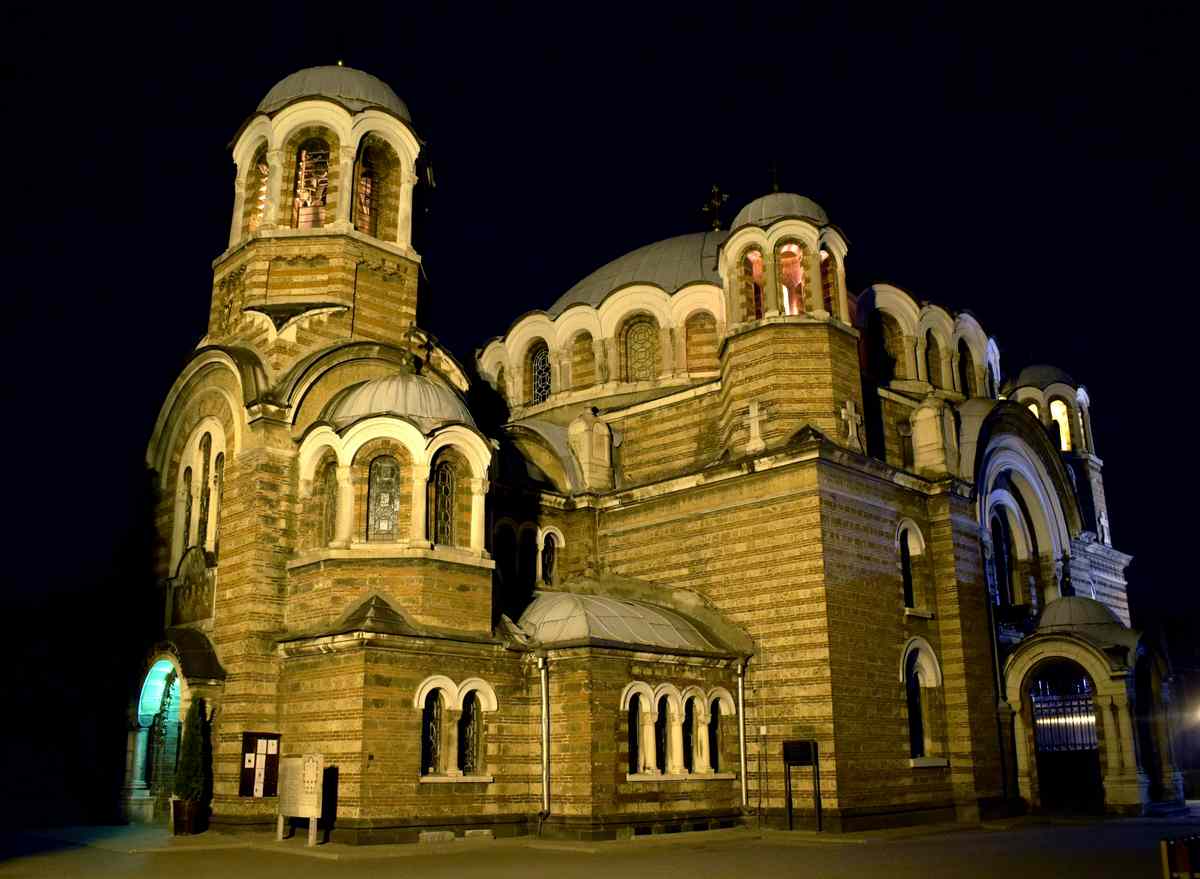 Православен храм „Св. Седмочисленици” - София, Нощна фотография