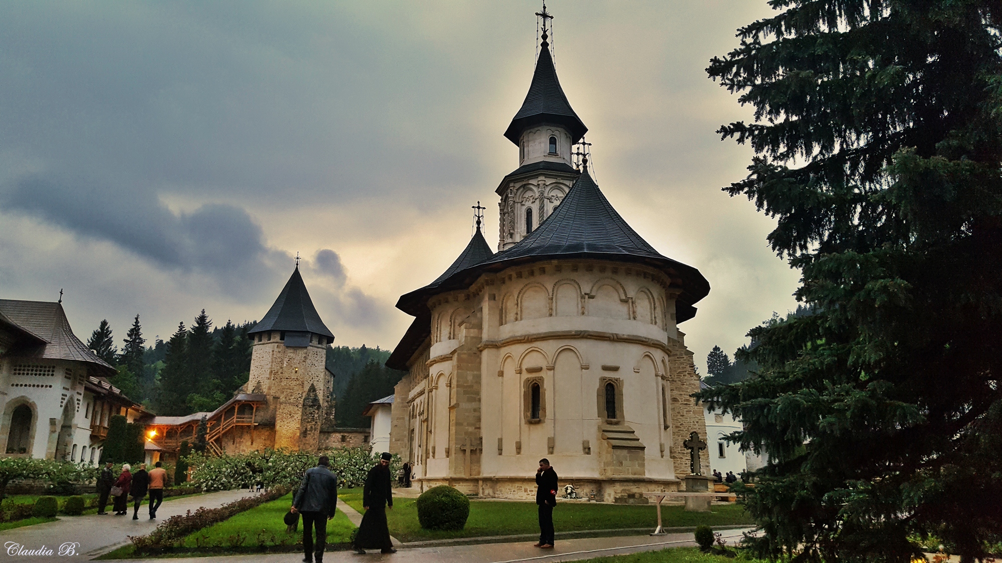 Mănăstirea Putna la ceas de seară