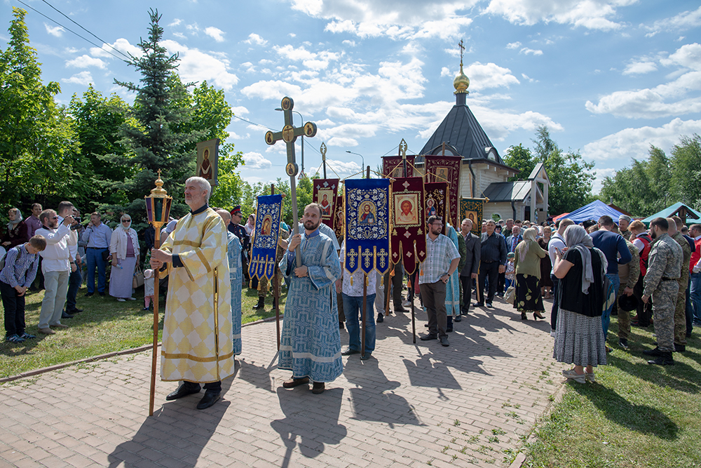 Ожидание крестного хода