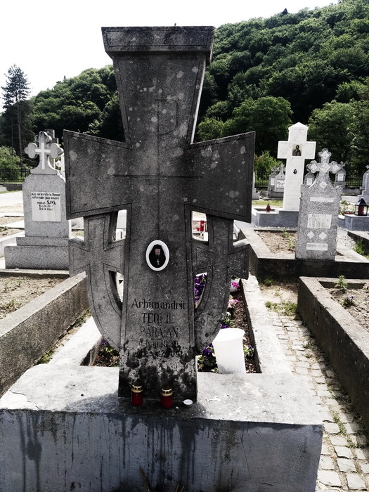 Tomb of Elder Teofil at Sâmbăta de Sus Monastery