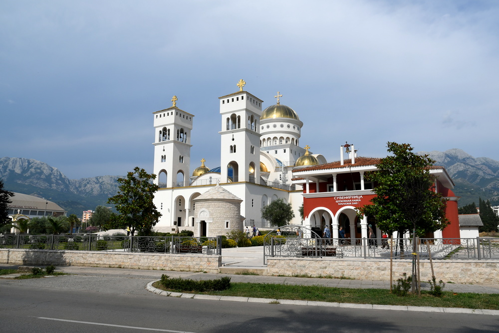 Храм св.Јована Владимира у Бару