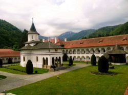 Mitrut Popoiu 
Brâncoveanu Monastery, Sâmbăta de Sus, Romania 
45 
2018-06-06 21:46:20