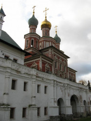 dziatishka 
Новодевичий монастырь. Церковь Покрова Пресвятой Богородицы. Южные ворота. 
2018-06-20 07:37:42