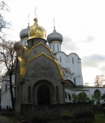 dziatishka 
Новодевичий монастырь. Собор Смоленской иконы Божией Матери, часовня Прохоровых. 
2018-08-16 19:18:18