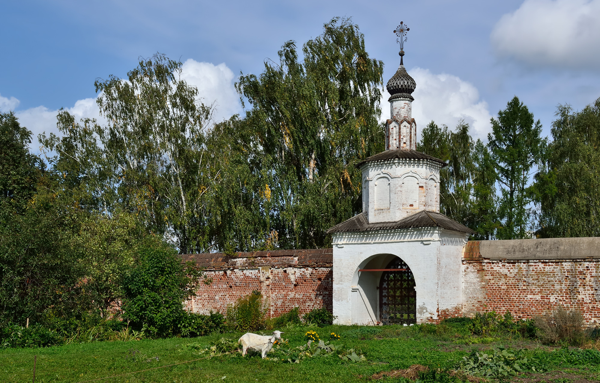 The Trinity Gate of the Rizopolozhensky Convent in Suzdal