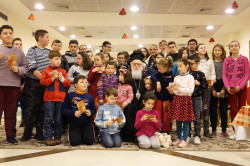 jarek11 
Archbishop Anastasios and children 
2019-03-07 12:14:19