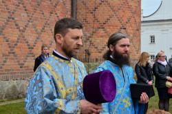 MichalSacharczuk 
protodiakon Jarosław (Makal), hierodiakon Gerasim (Gawryluk) i Aleksandra Jarosławska(photographer) 
2019-04-08 12:46:41