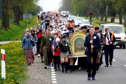 jarek1 
Pilgrimage from Białystok to Zwierki Convent 
2019-05-07 10:22:39