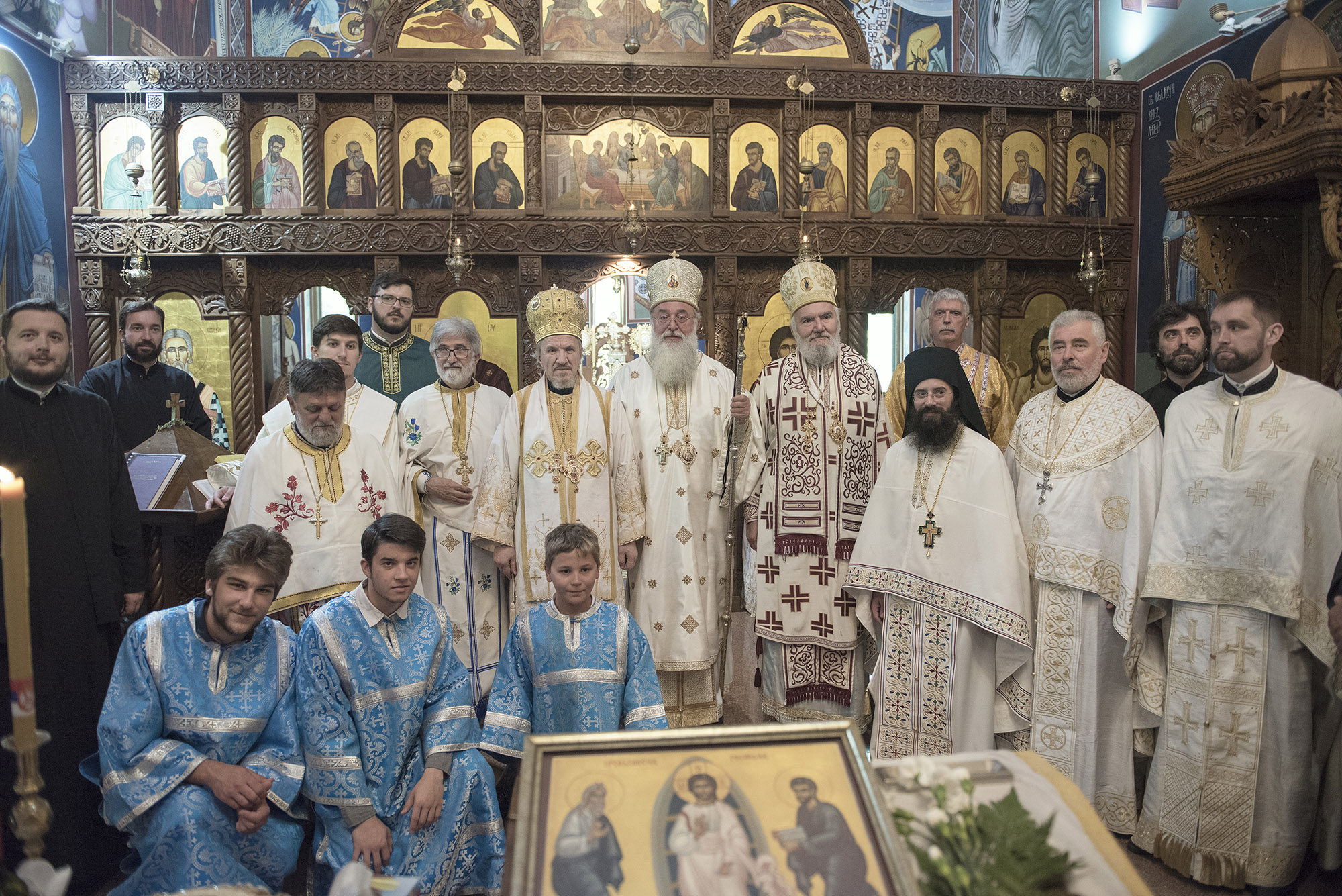 С лијева ка десно епископ  Митрофан,епископ Лонгин и владика Георгије                       