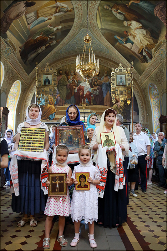 Перед Крестным ходом