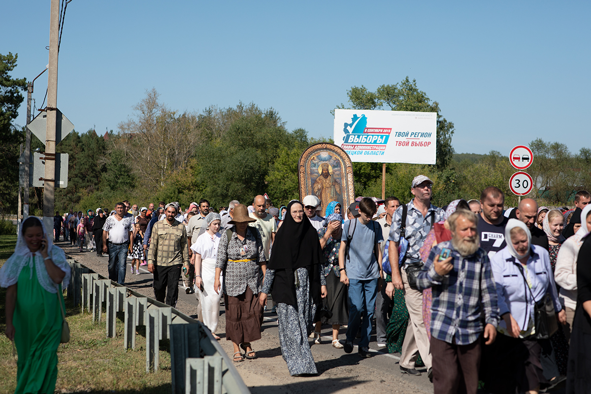 Митрофано-Тихоновский крестный ход. На подходе к Задонску