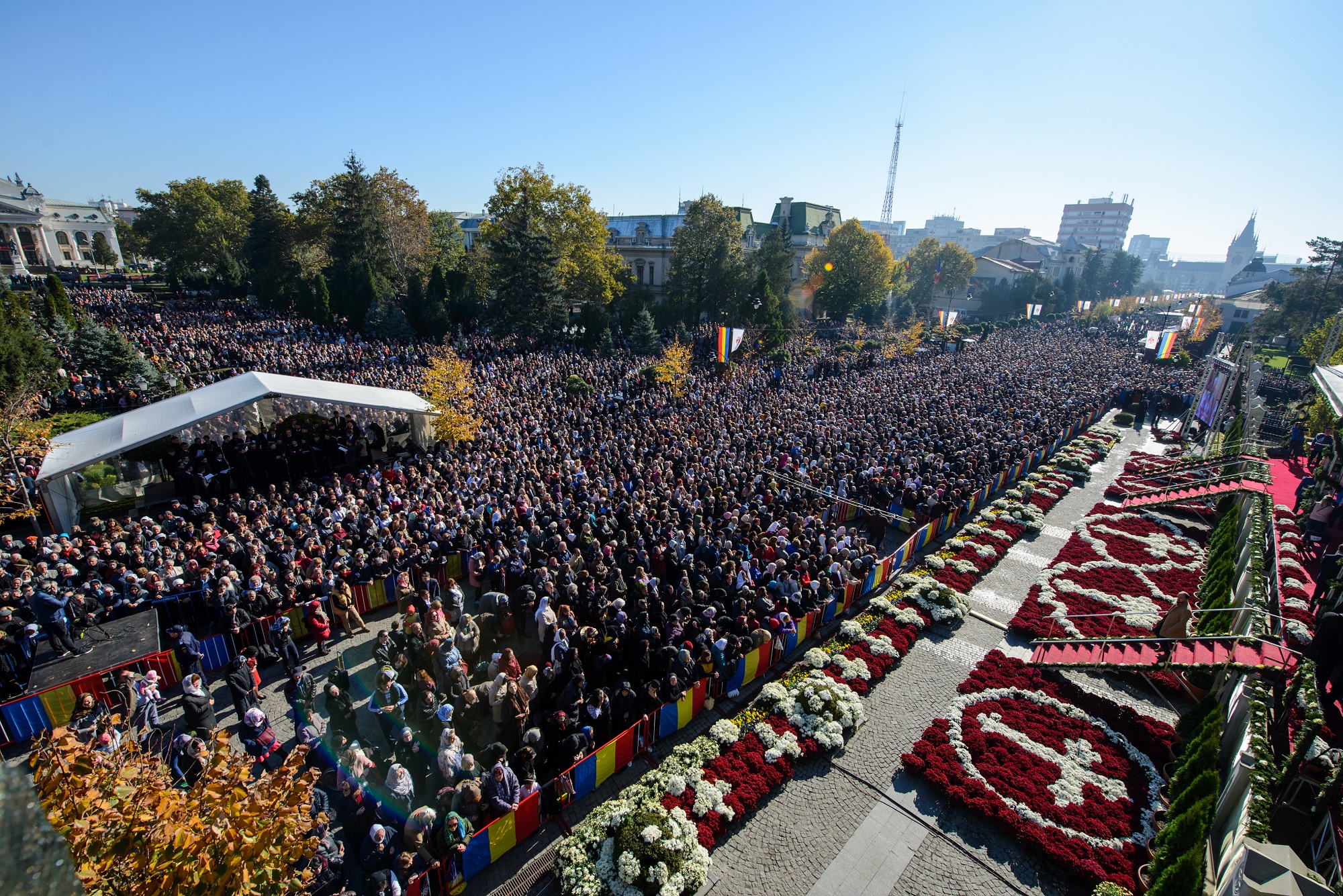 Pilgrims of Pious Saint Paraskeva of Iași