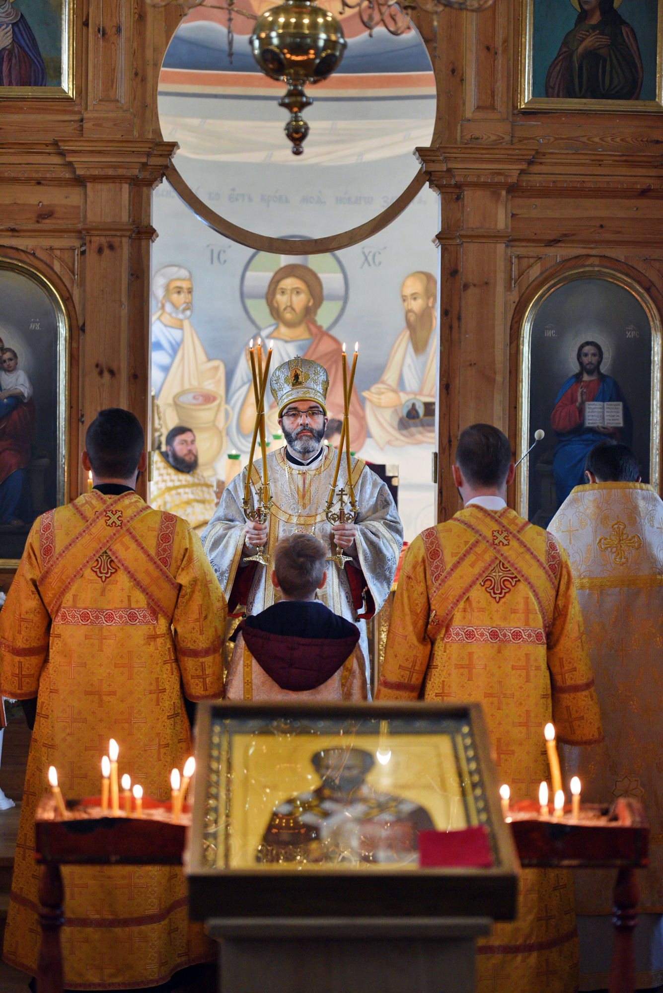 Abp Jakub na liturgii w Topilcu