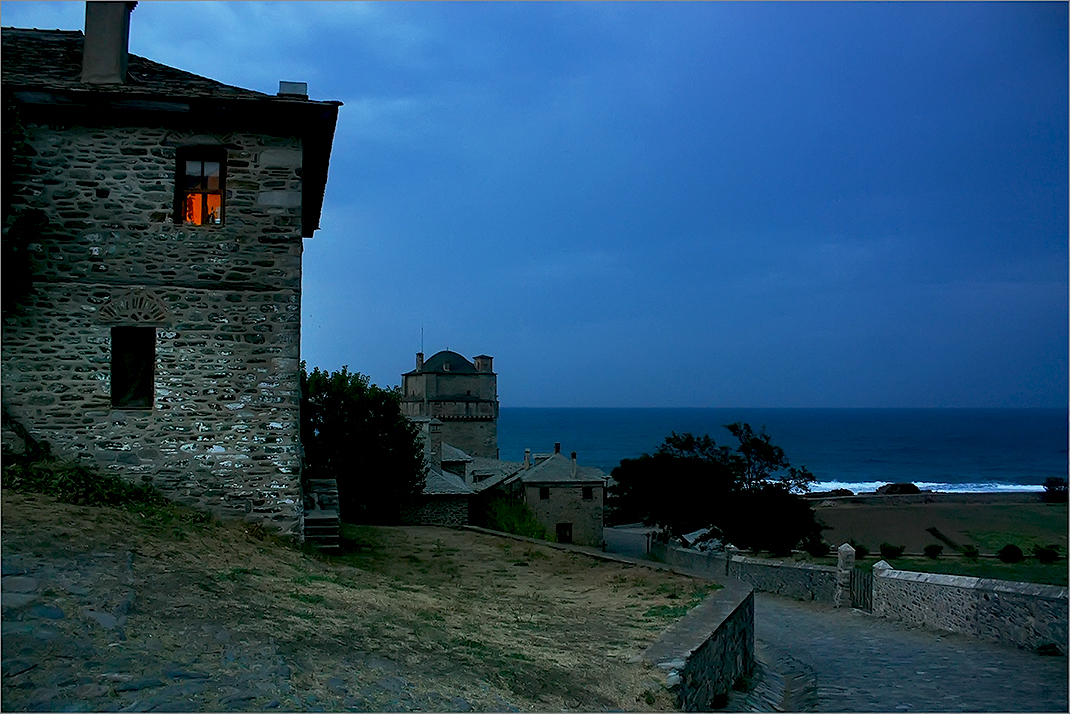 Dusk at the Iviron monastery port - Смирај у луци Ивирона