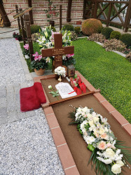 AlexandraP 
St Paisios tomb 
2020-02-29 10:09:15