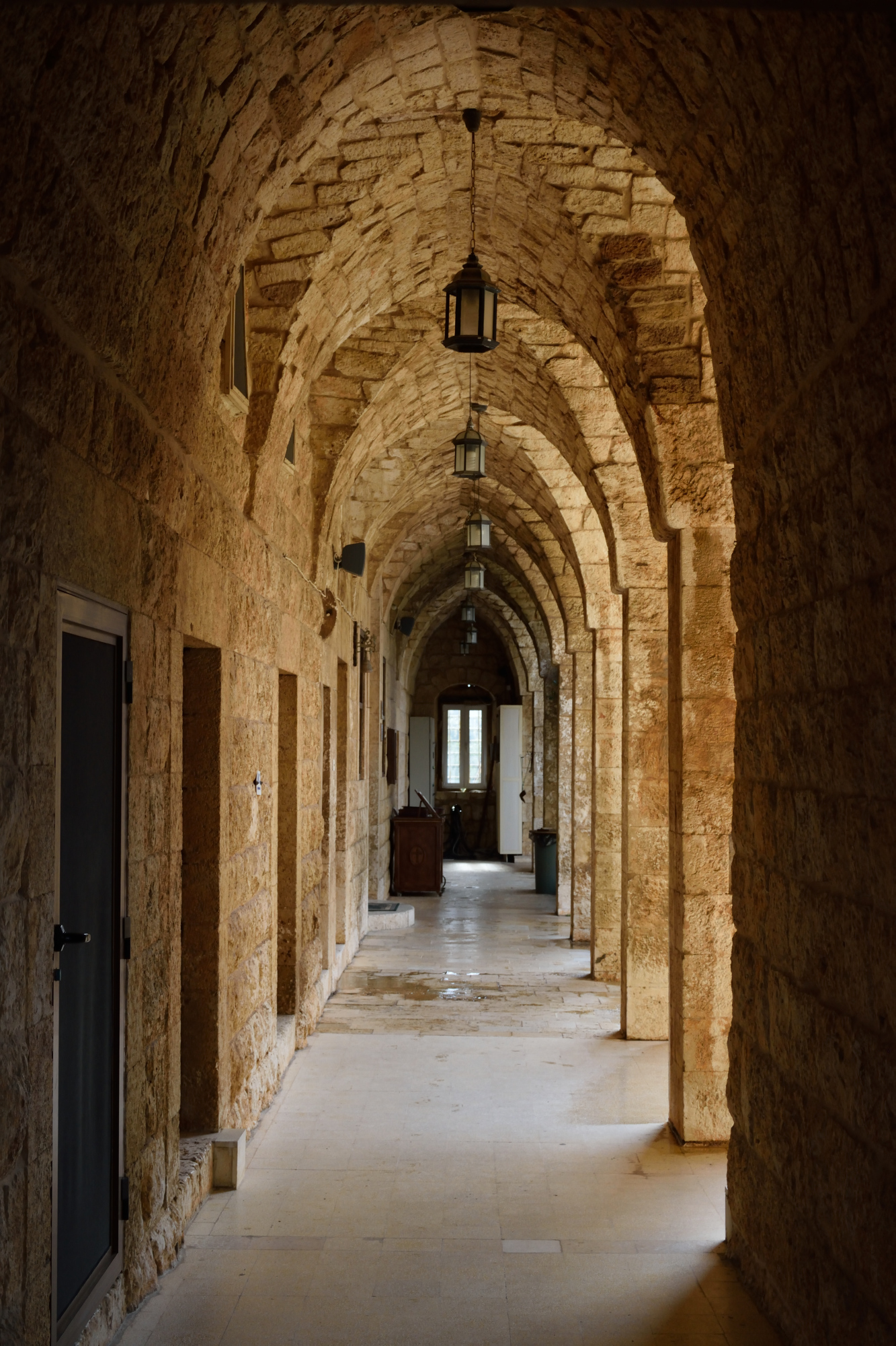 Korytarze dziedzińca monasteru An-Nurijje