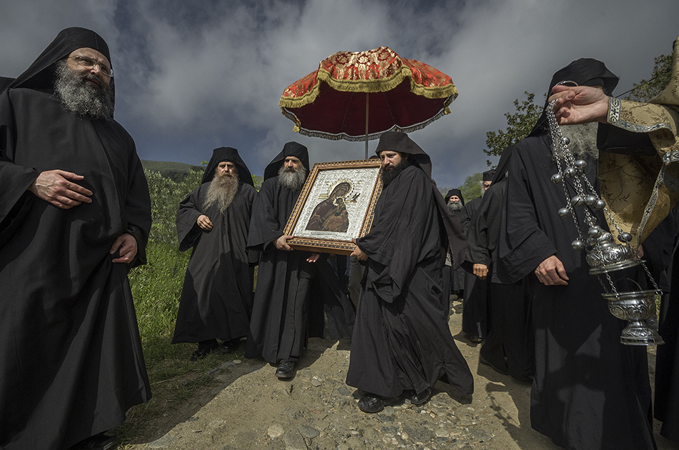 Solemn processwion for the Fovera Prostasia feast in Kotloumousiou monastery. Athos, 20 IV 2014