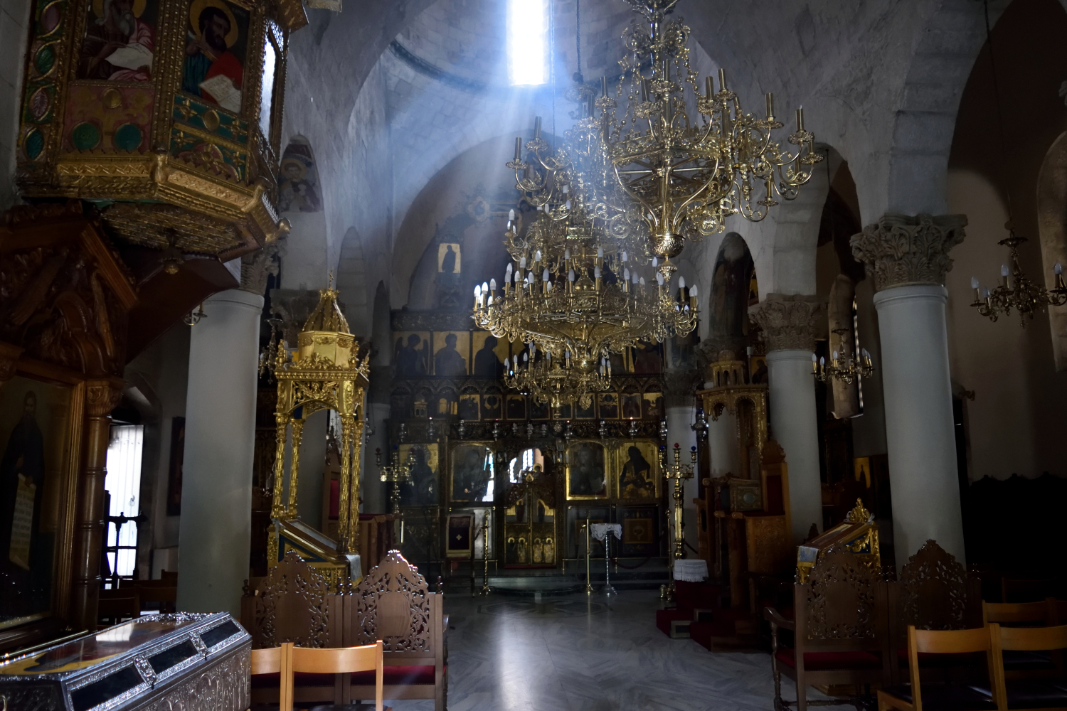 Relikwie św. Neofita i wnętrze samego monasteru