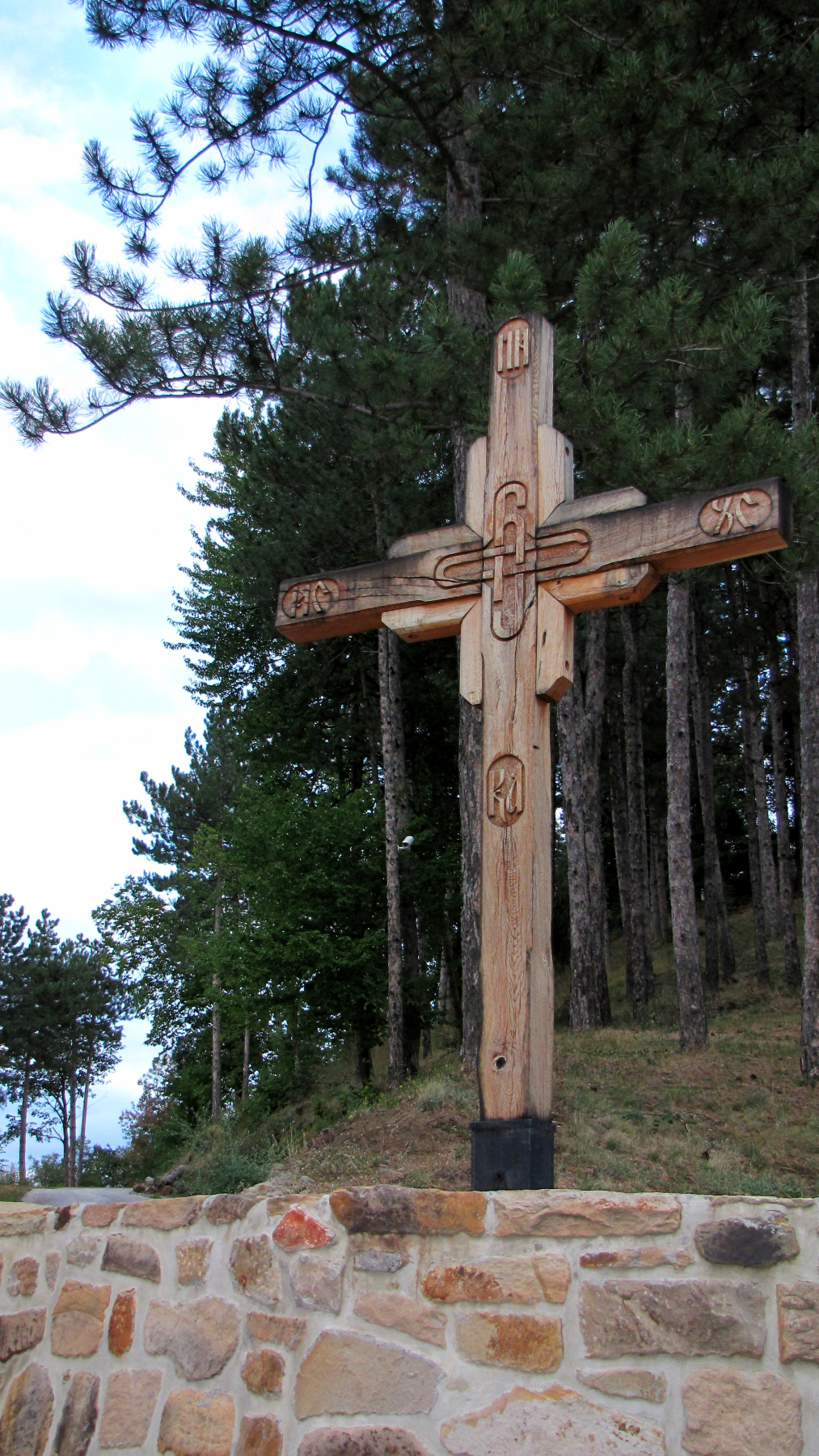 Krzyż w monasterze Djurdjevi Stupovi