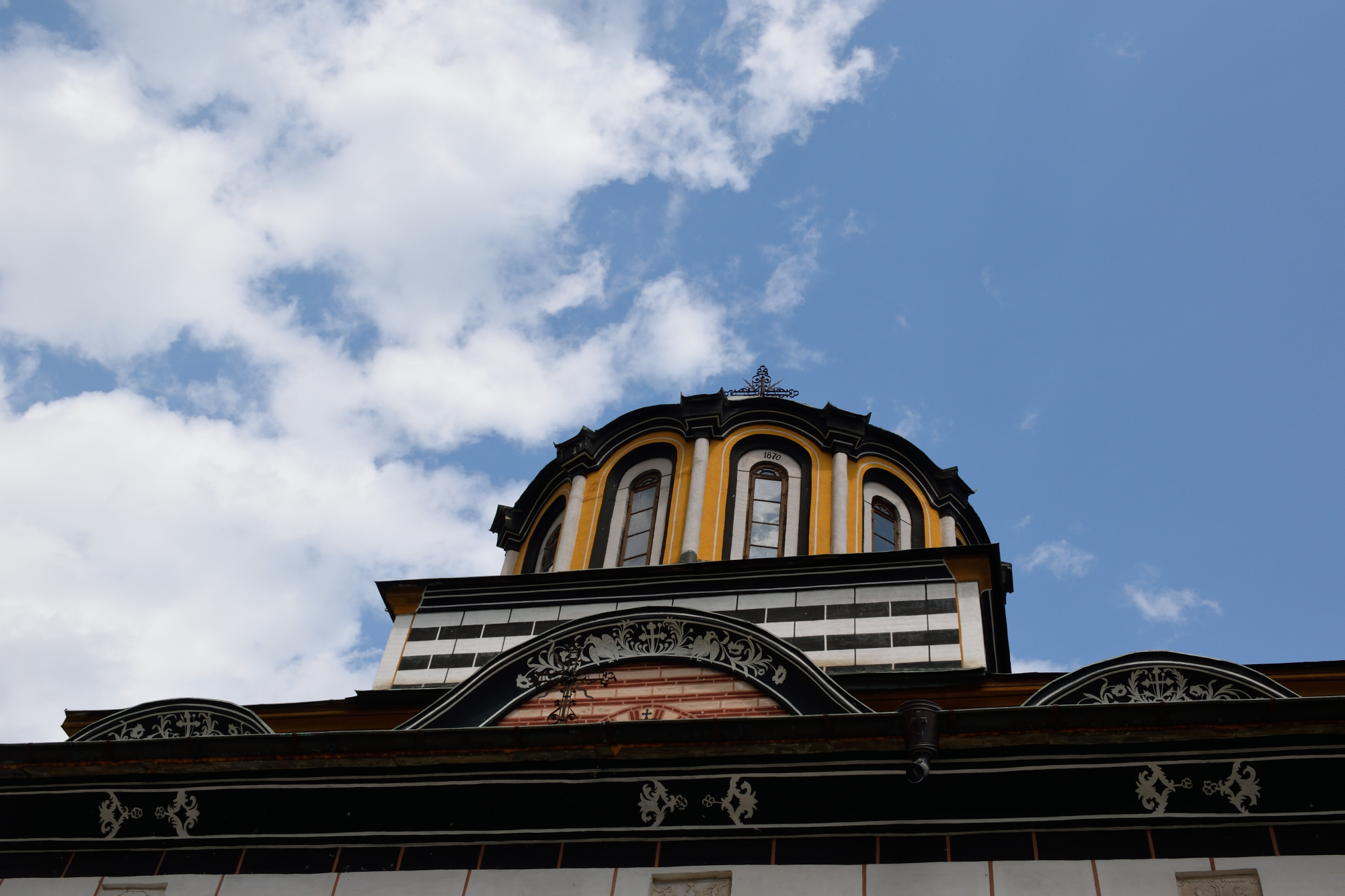 Kopuła monasteru rylskiego, chmury, niebo