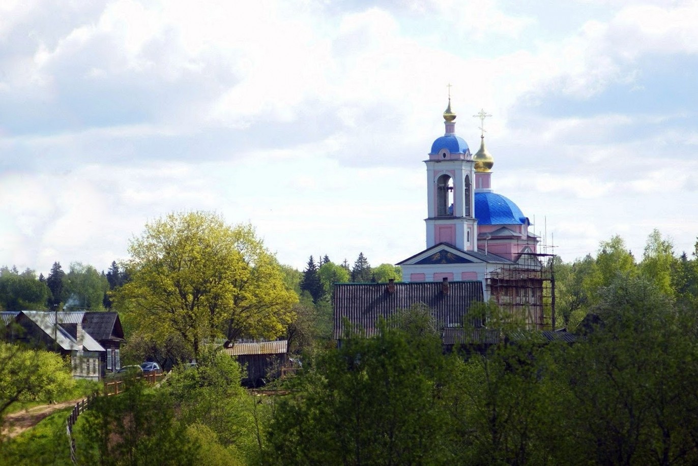 Храм во имя Воздвижения Креста Господня. Псковская область.