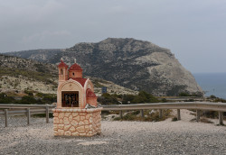 alik 
Kapliczka niedaleko Petra tou romou 
2020-06-19 00:03:22