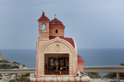 alik 
Kapliczka niedaleko Petra tou romiou 
2020-06-19 00:03:47