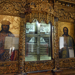 alik 
Holy cross in Omodos 
2020-06-20 10:49:47