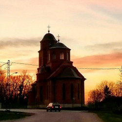 joanikije 
 Храм у Великом Средишту подигнут је 1923. године  посвећен Светом Архангелу Гаврилу 
2020-07-29 20:27:01