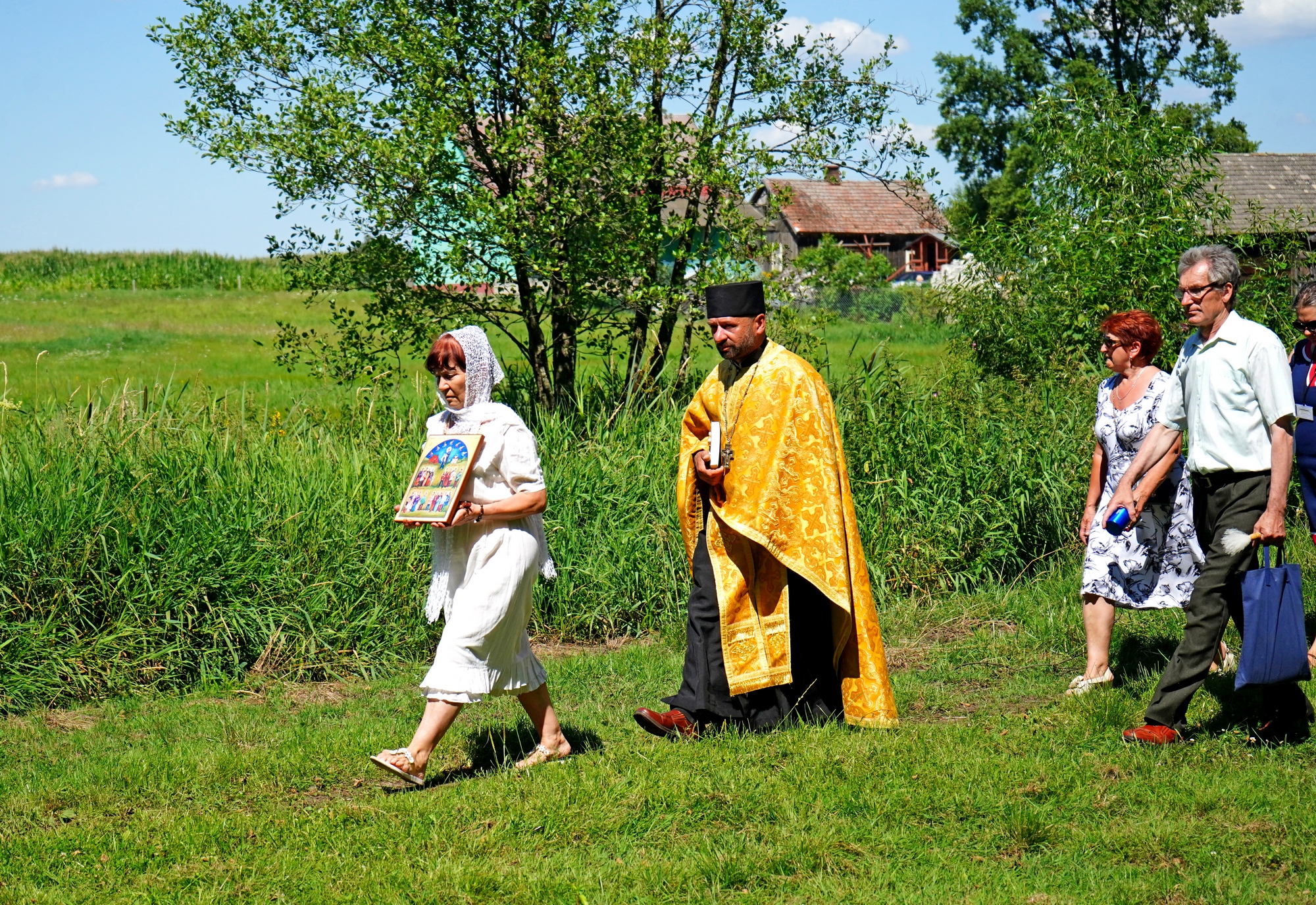 Procession on the way to Podlasie Martyrs grave close to Puchały Stare