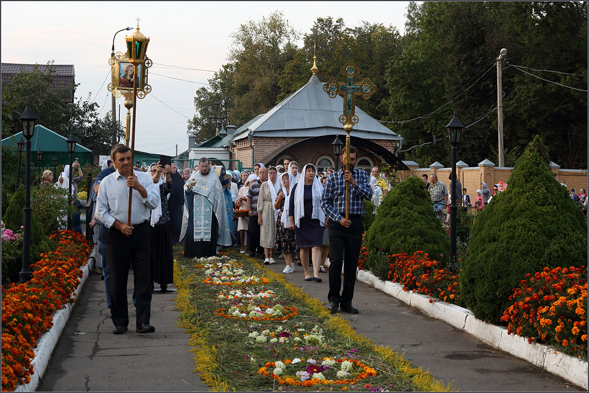 Чин погребения Пресвятой Богородицы. Крестный ход