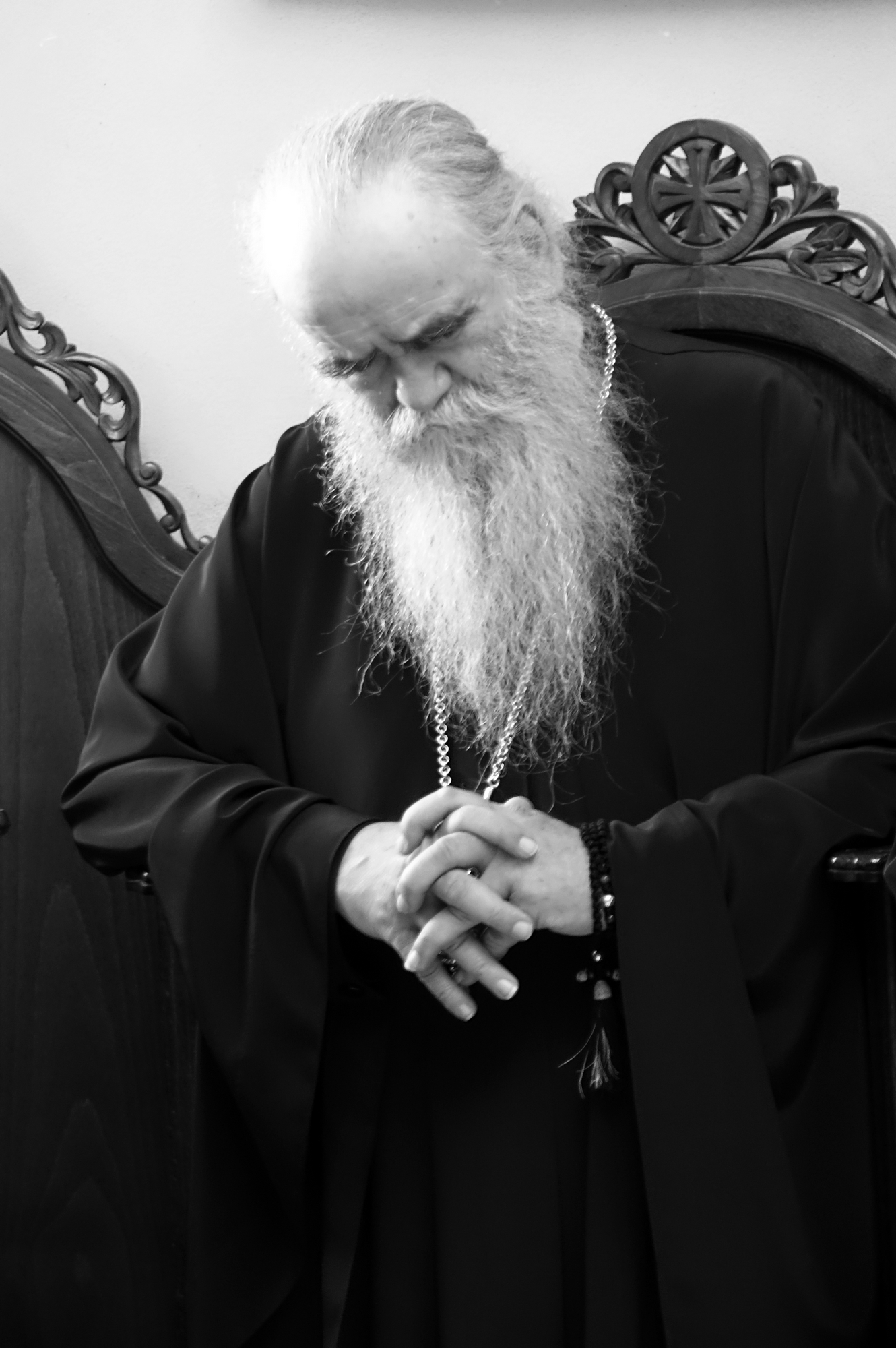 Metropolitan Amfilohije of Montenegro at prayer