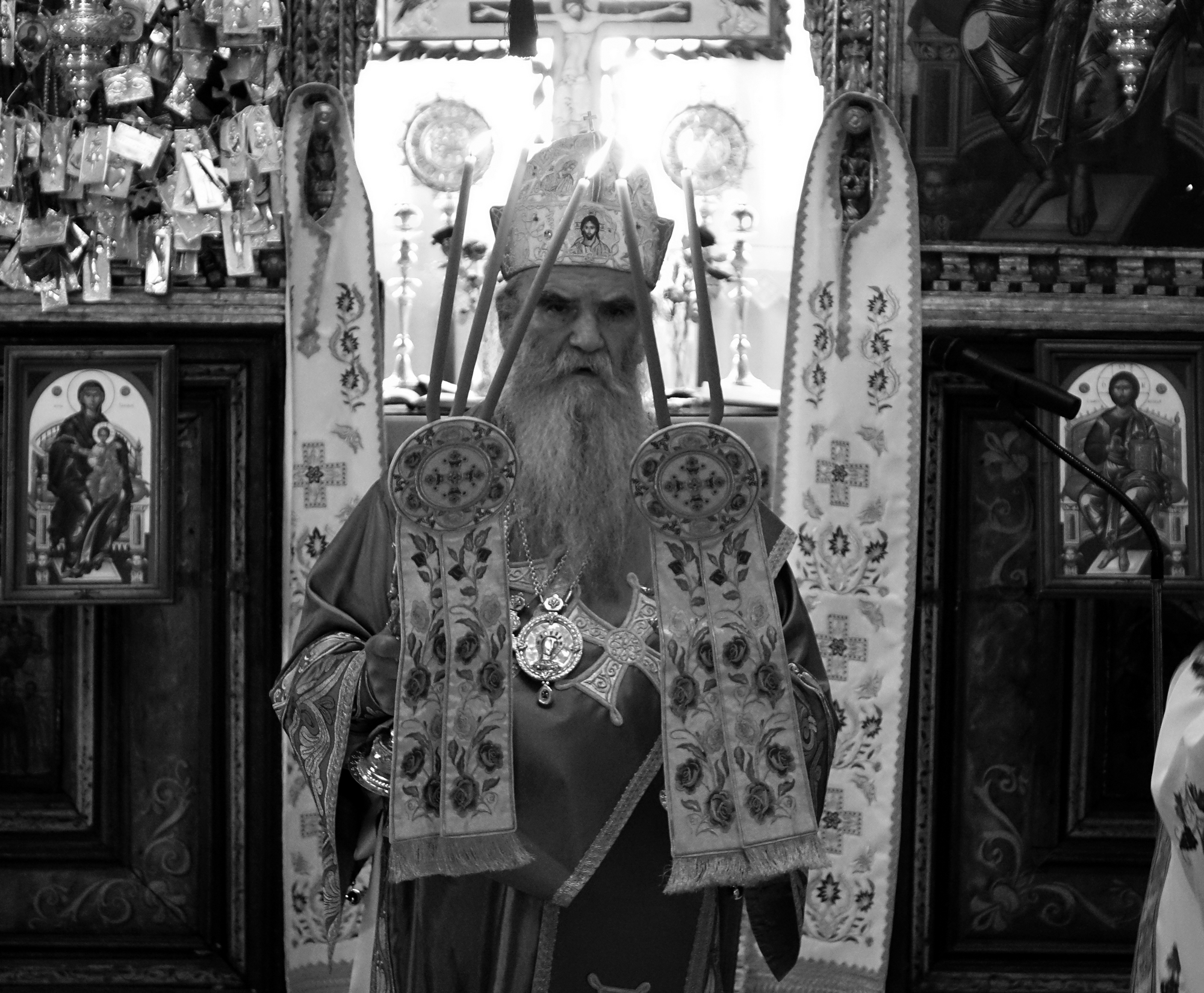 Metropolitan Amfilohije of Montenegro serving Divine Liturgy