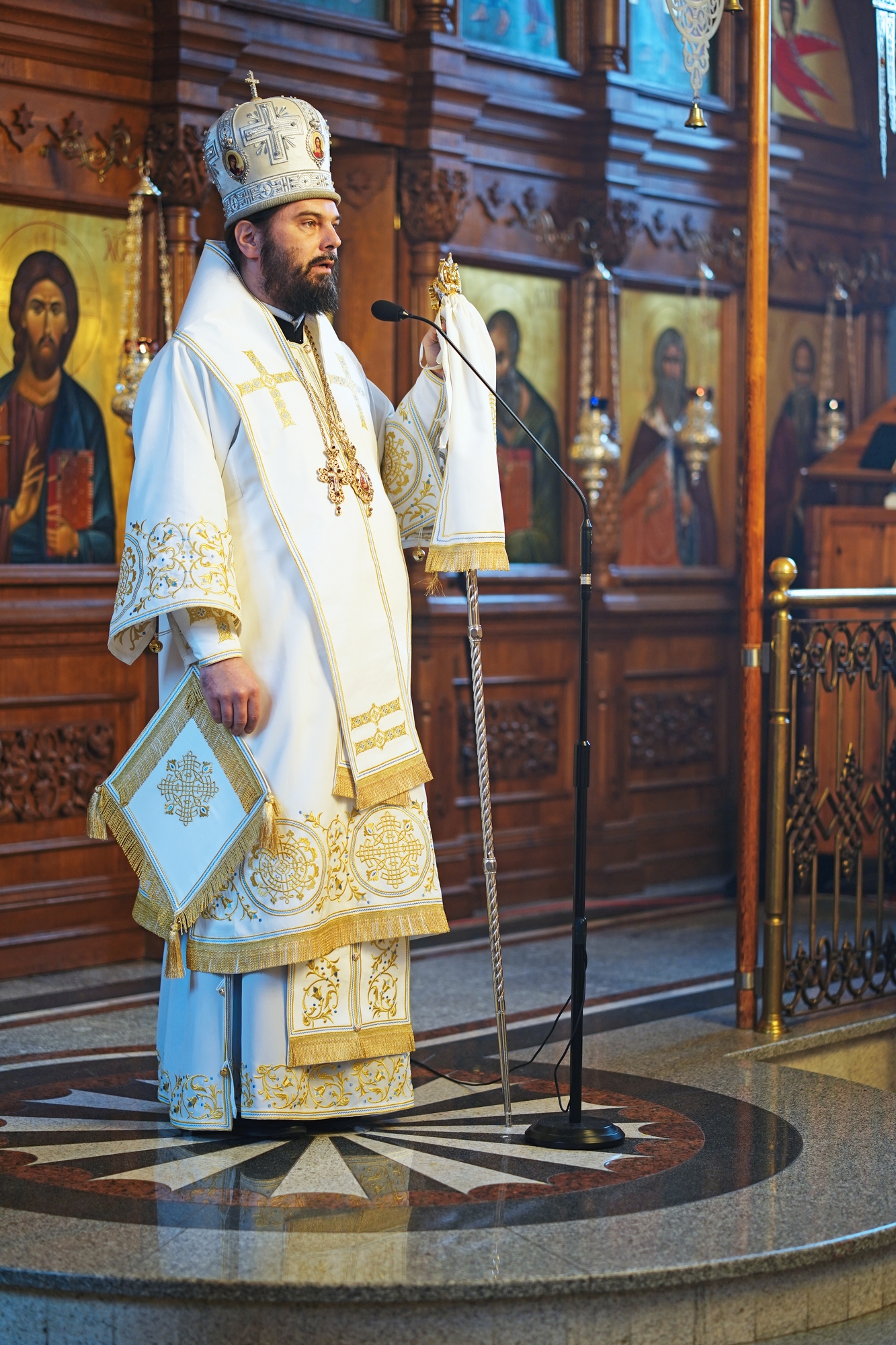 Bishop Andrzej preaching in Supraśl Monastery