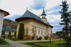 Florina 
Saint Putna Monastery 
2020-12-01 07:23:03