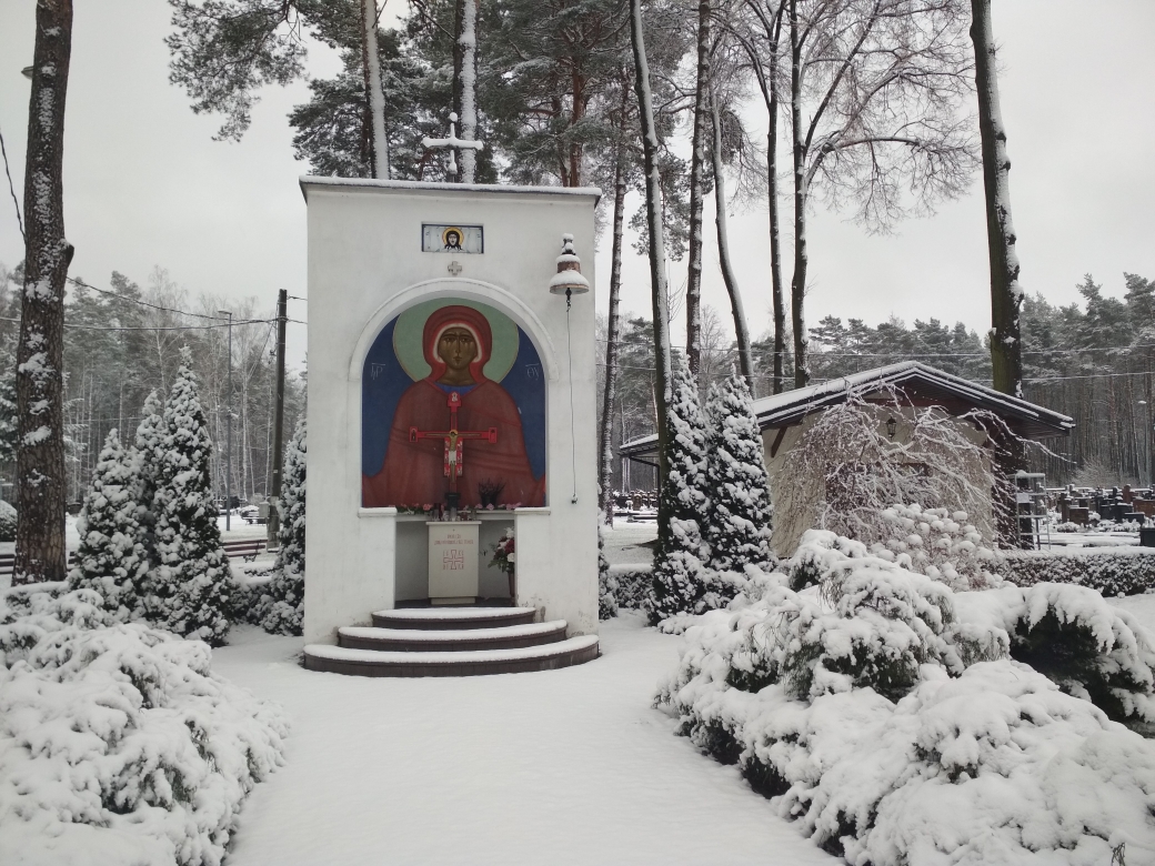 Kapliczka-pomnik na białostockim cmentarzu